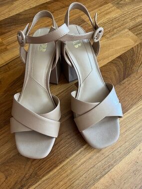 Women’s Nude Block Heel Sandals 8 B Collection (Børn) women's block-heel sandals
